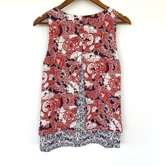 Lucky Brand tank top with v-neckline, loose &  flowy fit - Picture 5 of 9